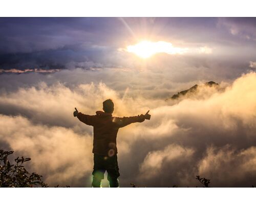 %E6%9C%9D%E6%97%A5%E3%81%AB%E7%A5%88%E3%82%8B-2048x1365